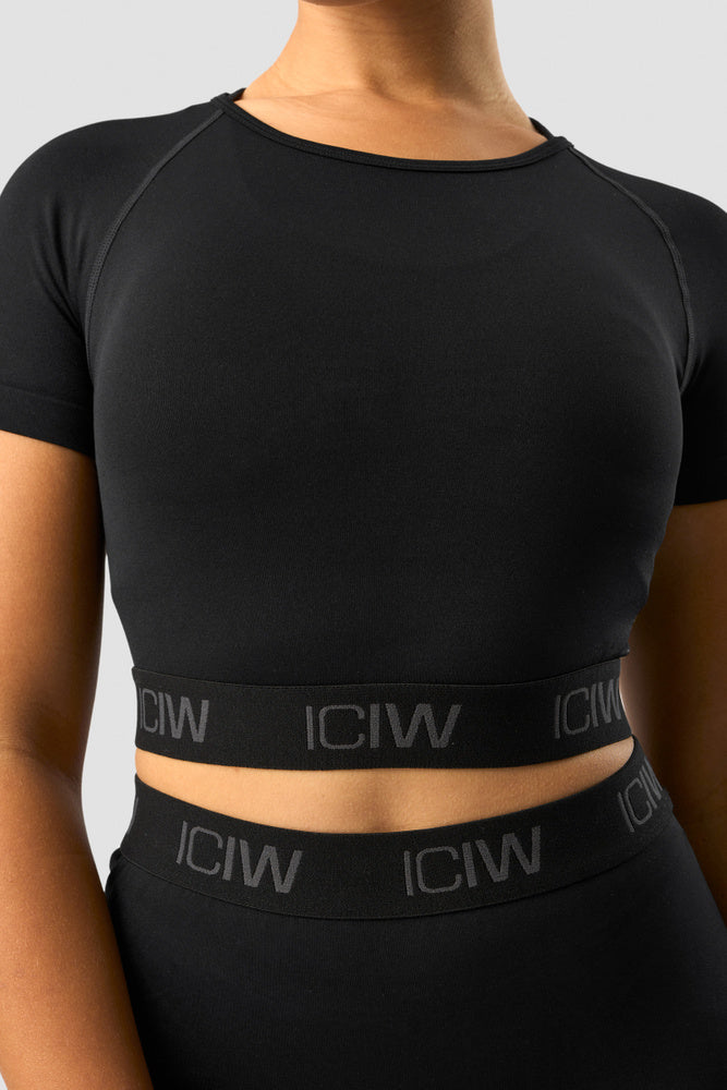 define seamless logo t-shirt crop top black