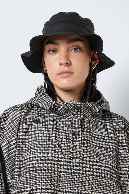 NOISY MAY - Sky Bucket Hat - Black