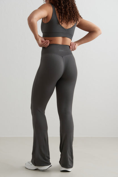 Shape Seamless Flare Tights - Shadow Grey - for kvinde - aim'n - Tights