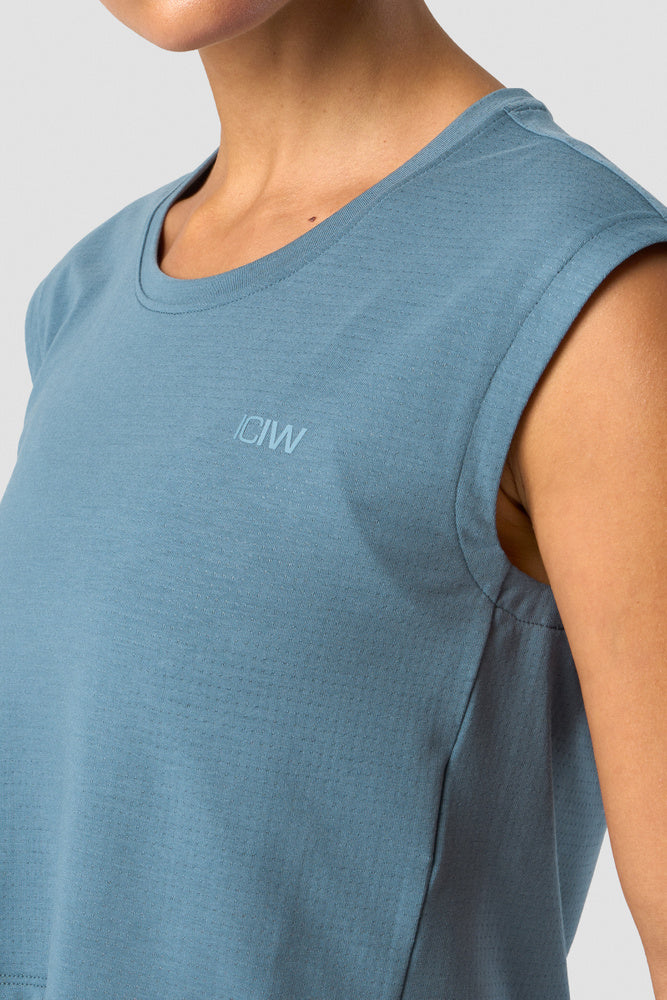 stride cropped tank wmn steel blue